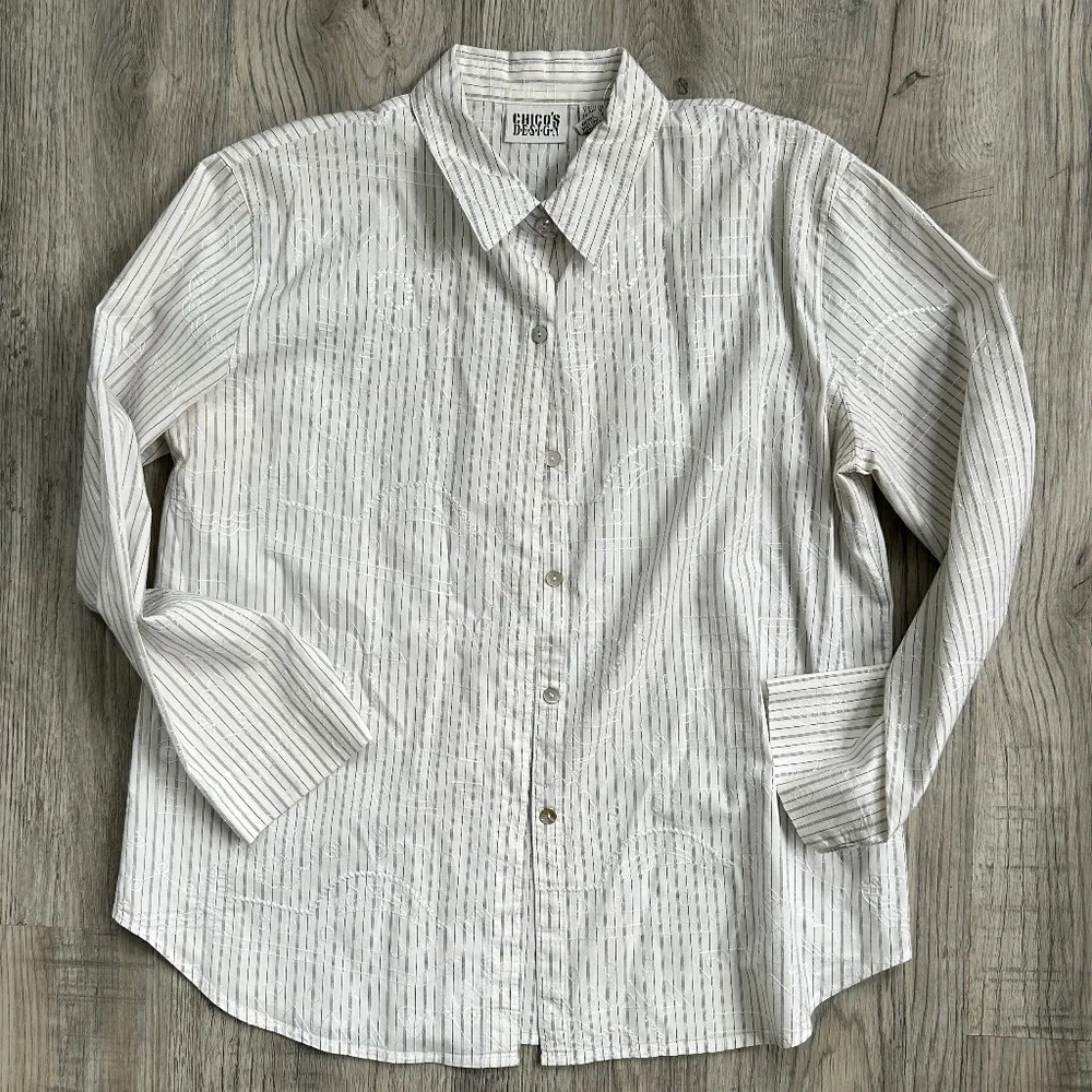 Chico's Design Women's Button Down Embroidered Casual Blouse (Chico Sz 2)